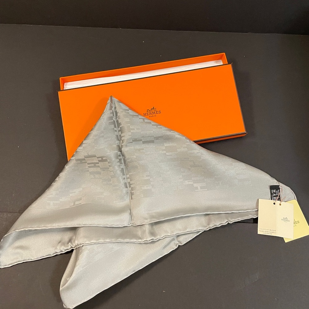New with Tags - mens Hermes Gray Faconnee Silk Pocket Square